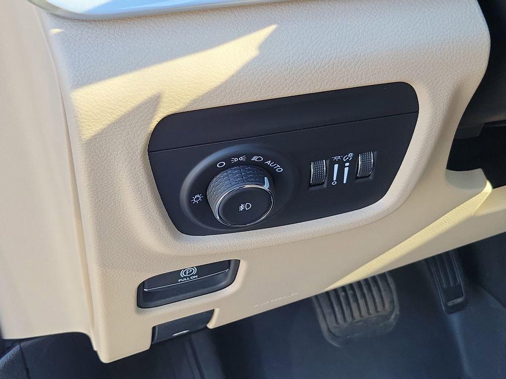 used 2025 Jeep Grand Cherokee car, priced at $41,319