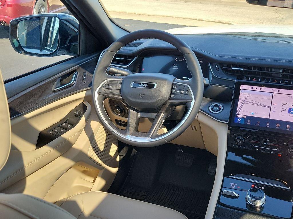 used 2025 Jeep Grand Cherokee car, priced at $41,319