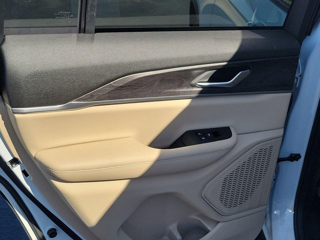 used 2025 Jeep Grand Cherokee car, priced at $41,319