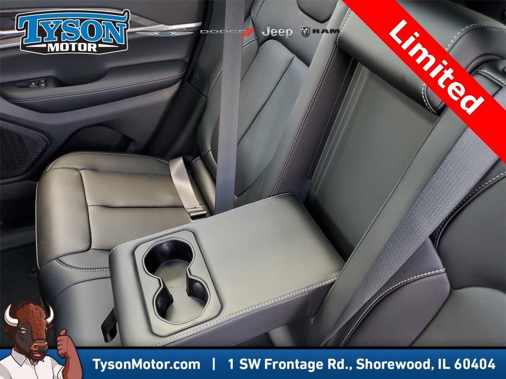 new 2025 Jeep Grand Cherokee car, priced at $41,736