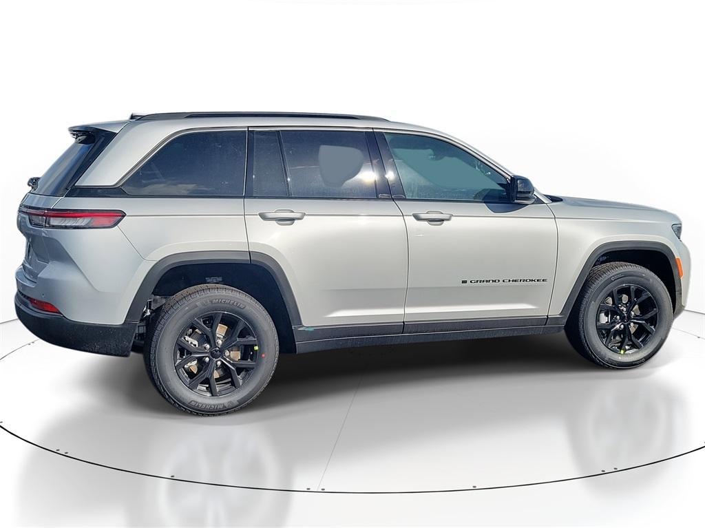 new 2026 Jeep Grand Cherokee car, priced at $48,025