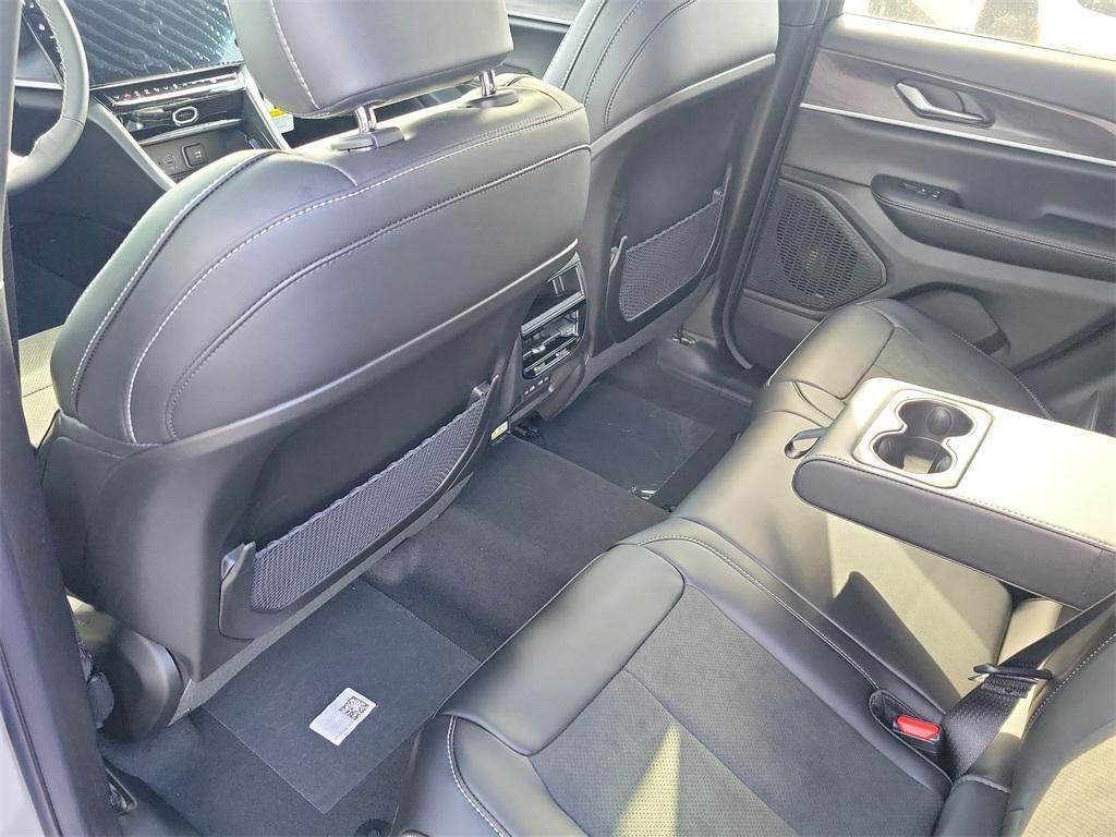 new 2026 Jeep Grand Cherokee car, priced at $48,025