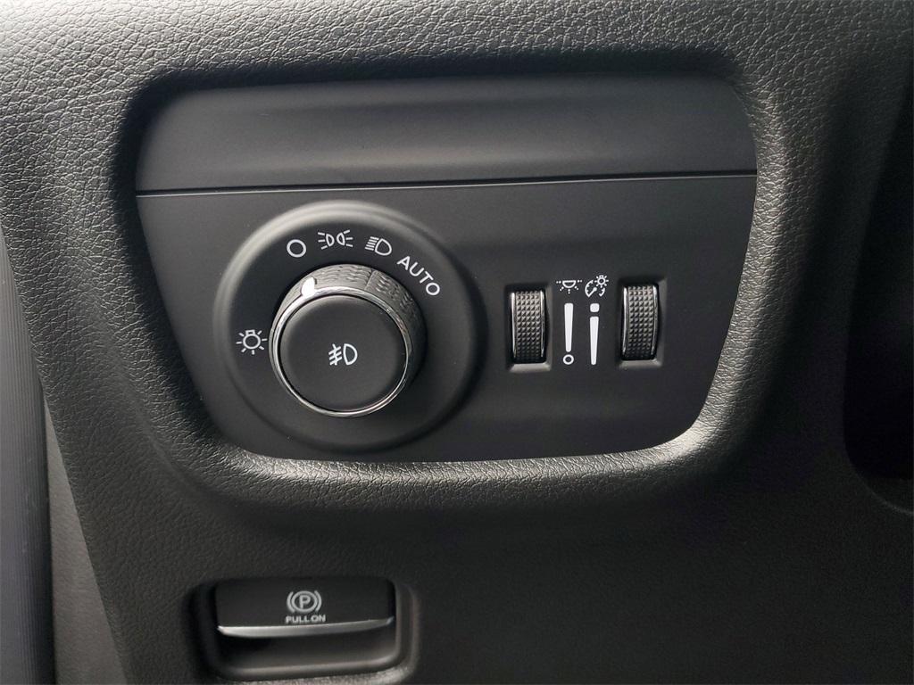 new 2025 Jeep Grand Cherokee car, priced at $50,985