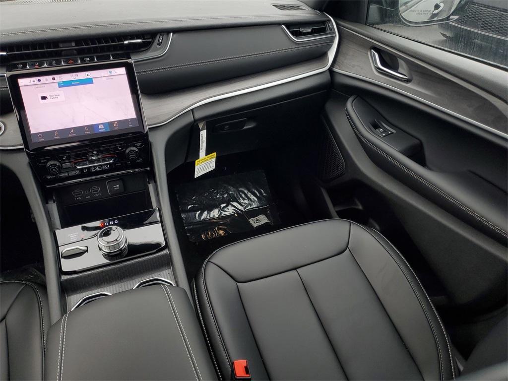 new 2025 Jeep Grand Cherokee car, priced at $50,985