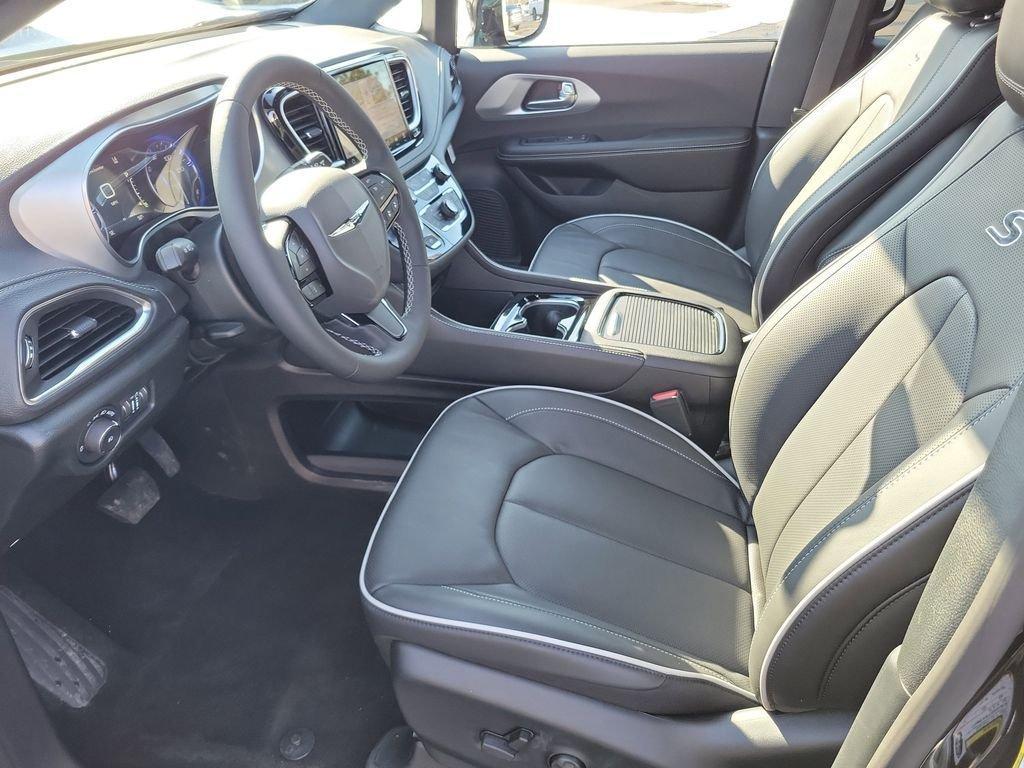 new 2026 Chrysler Pacifica car, priced at $52,877