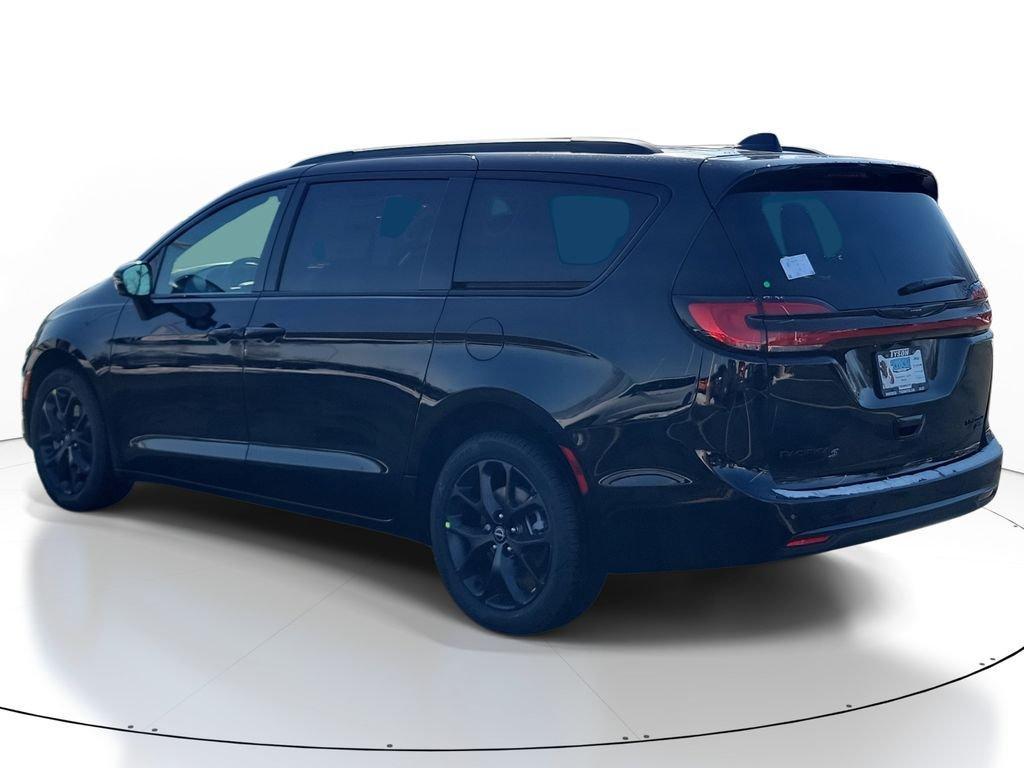 new 2026 Chrysler Pacifica car, priced at $52,877