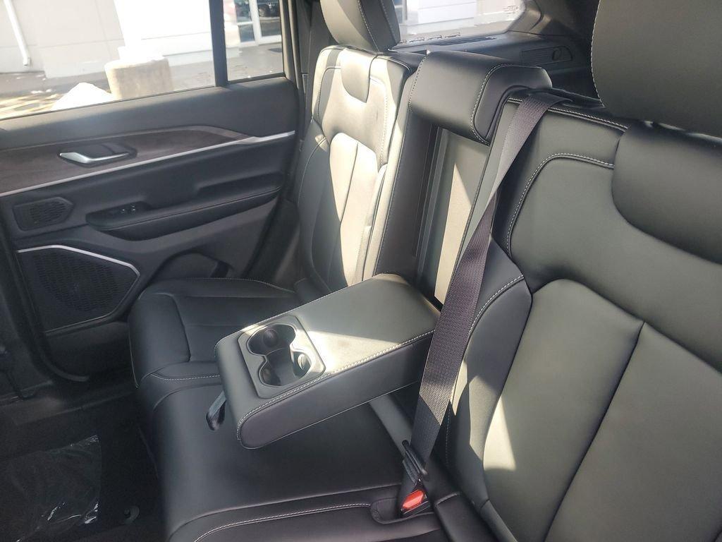 new 2026 Jeep Grand Cherokee car, priced at $43,628