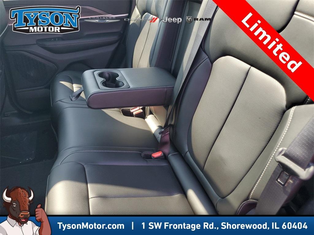 new 2025 Jeep Grand Cherokee car, priced at $49,994