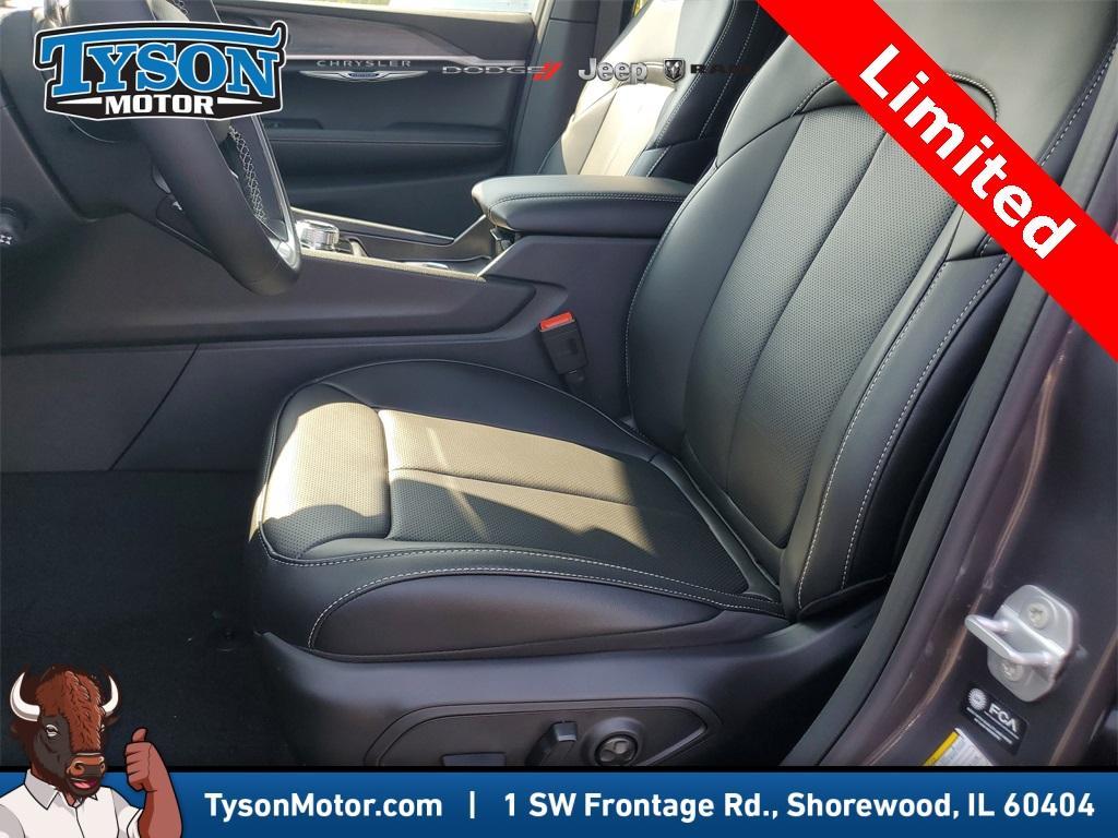 new 2025 Jeep Grand Cherokee car, priced at $49,994