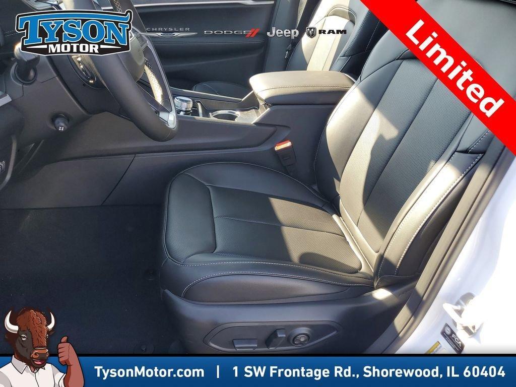 new 2025 Jeep Grand Cherokee car, priced at $45,958