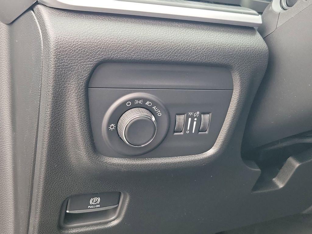 new 2026 Jeep Grand Cherokee car, priced at $44,596