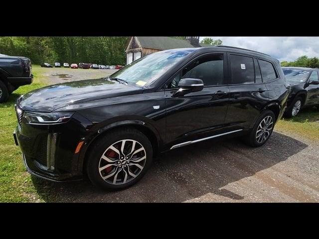 used 2025 Cadillac XT6 car, priced at $57,260