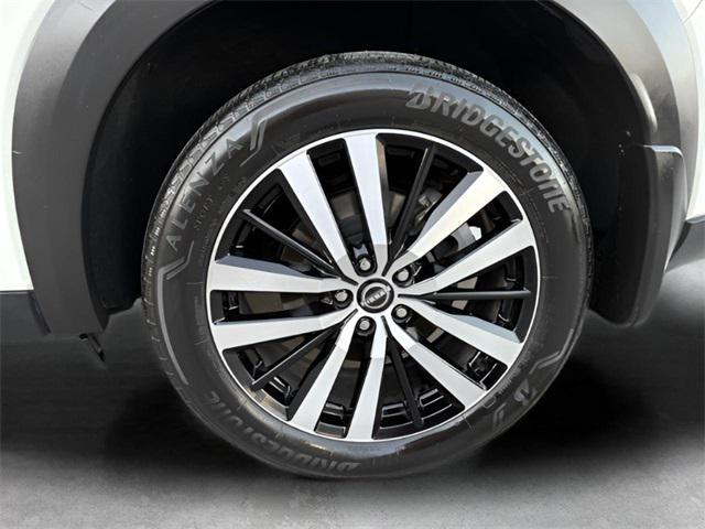 used 2024 Chevrolet Equinox car, priced at $19,500