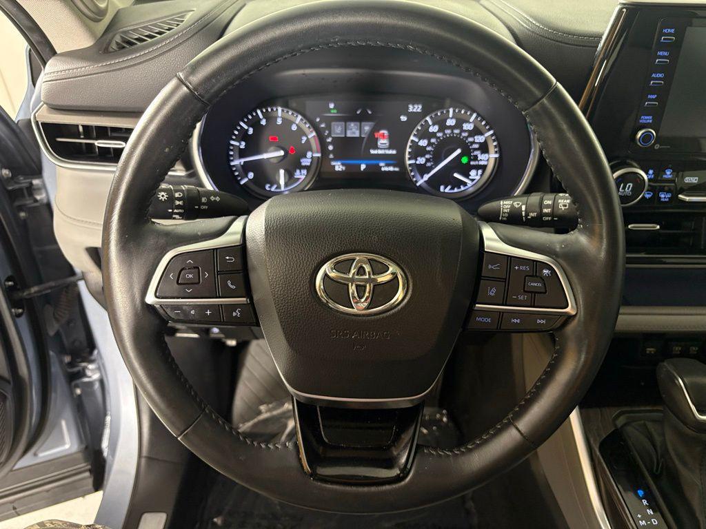 used 2021 Toyota Highlander car, priced at $30,900
