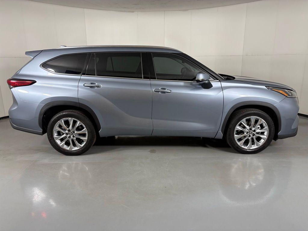 used 2021 Toyota Highlander car, priced at $30,900