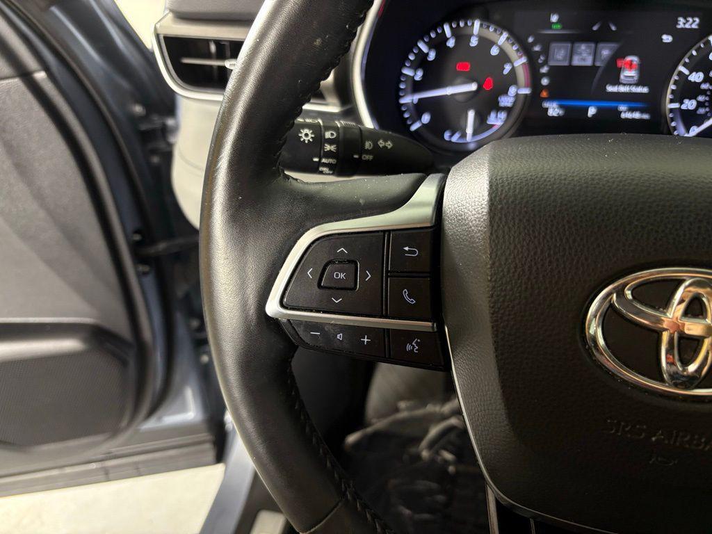 used 2021 Toyota Highlander car, priced at $30,900