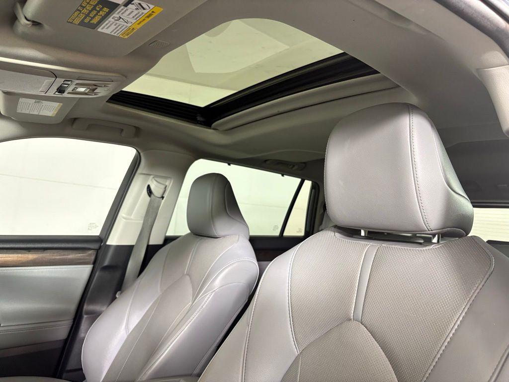 used 2021 Toyota Highlander car, priced at $30,900