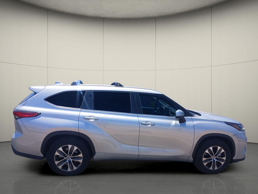 used 2022 Toyota Highlander car, priced at $34,299