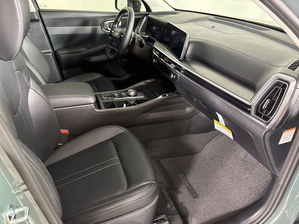 new 2026 Kia Sorento Hybrid car, priced at $38,154