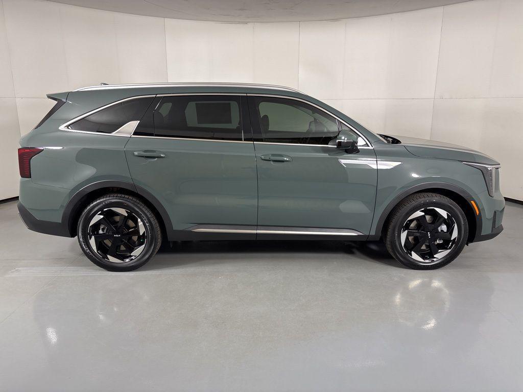 new 2026 Kia Sorento Hybrid car, priced at $38,154
