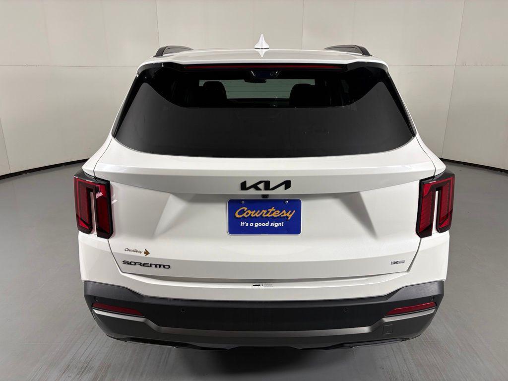 new 2026 Kia Sorento Hybrid car, priced at $45,644