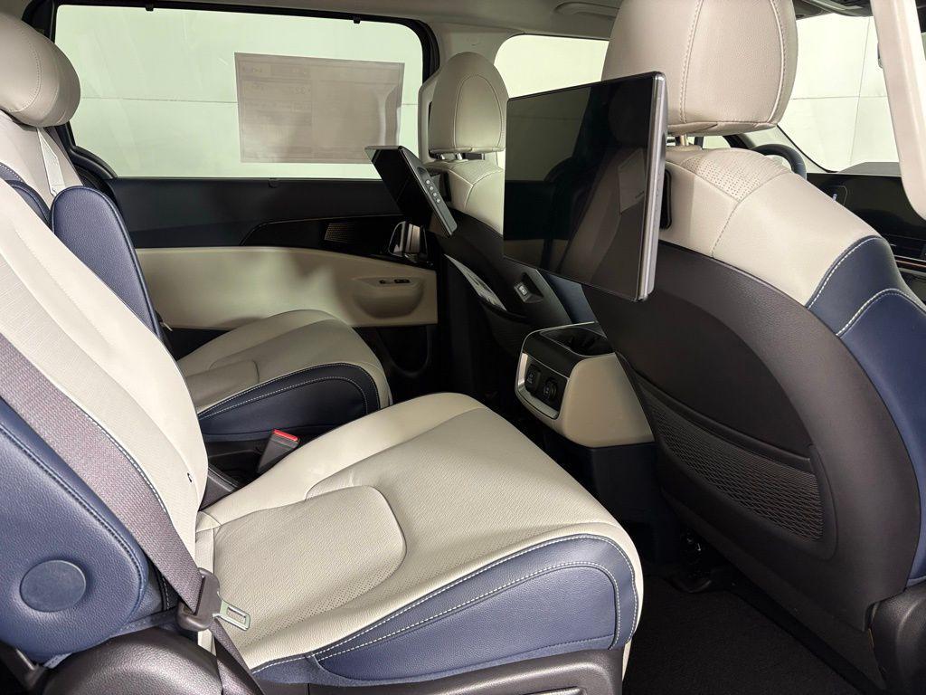 new 2026 Kia Carnival Hybrid car, priced at $55,649