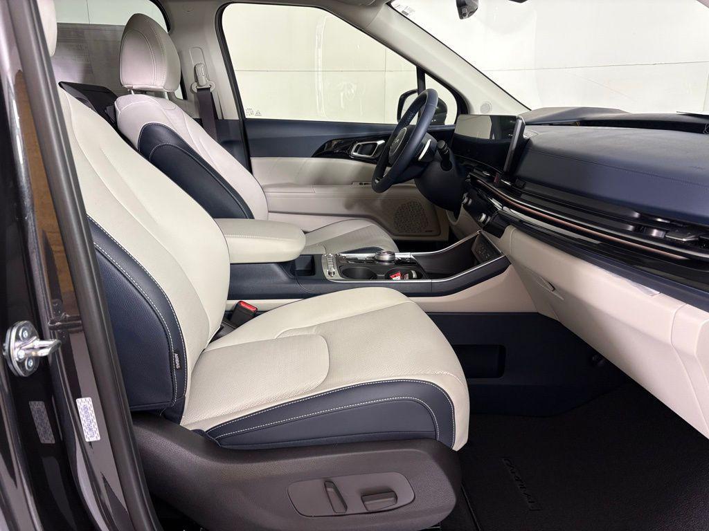 new 2026 Kia Carnival Hybrid car, priced at $55,649