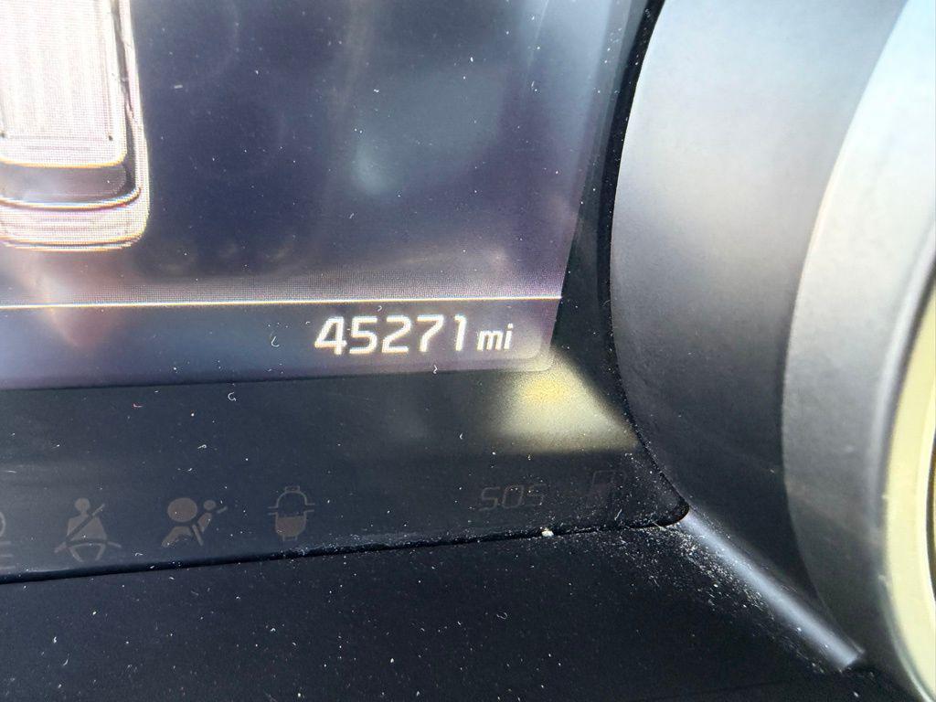 used 2024 Kia Carnival car, priced at $27,600