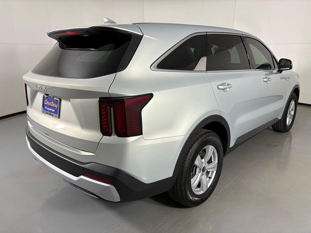 new 2026 Kia Sorento car, priced at $33,182
