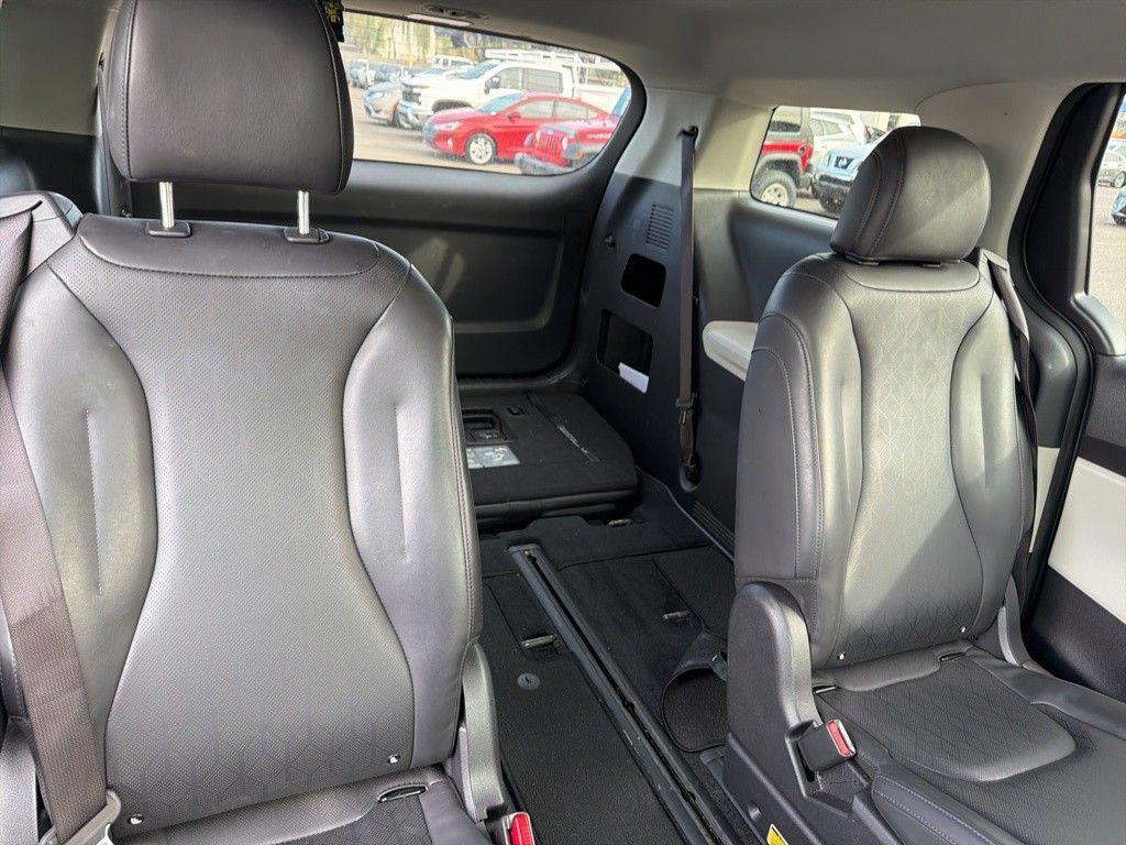 used 2024 Kia Carnival car, priced at $26,800