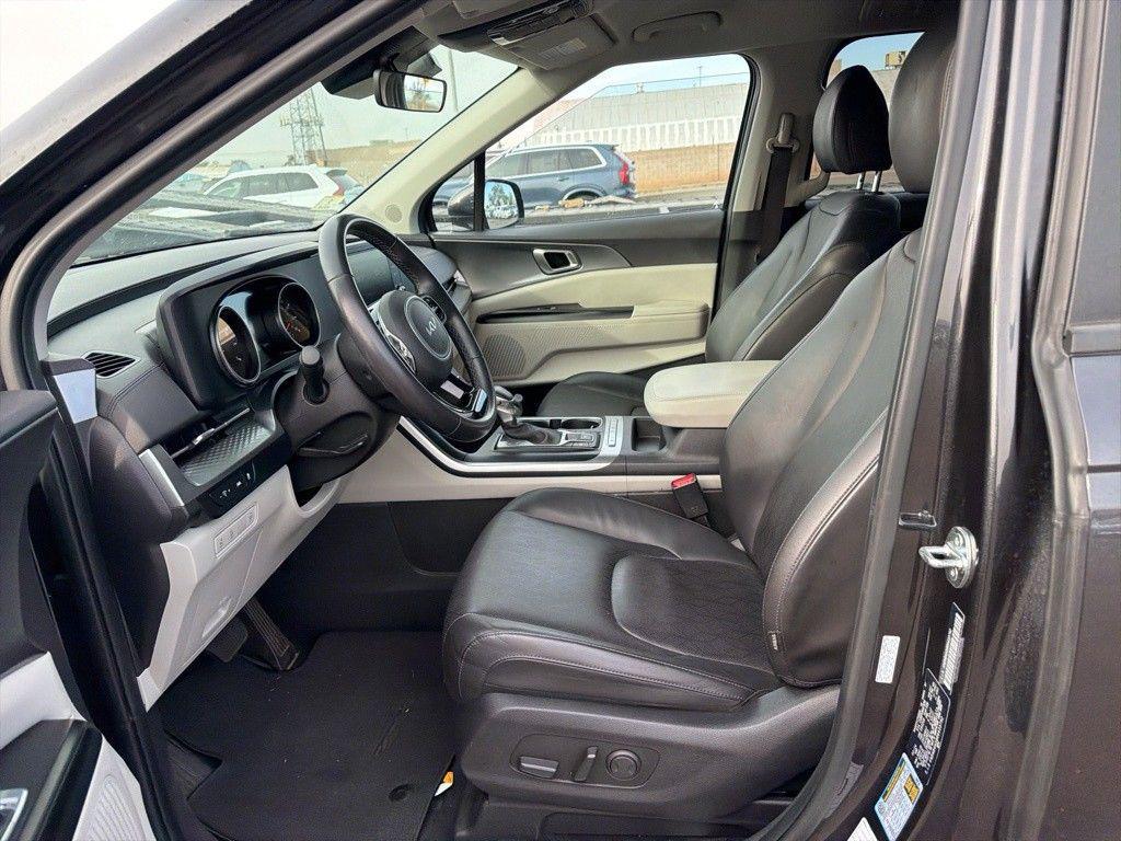 used 2024 Kia Carnival car, priced at $26,800