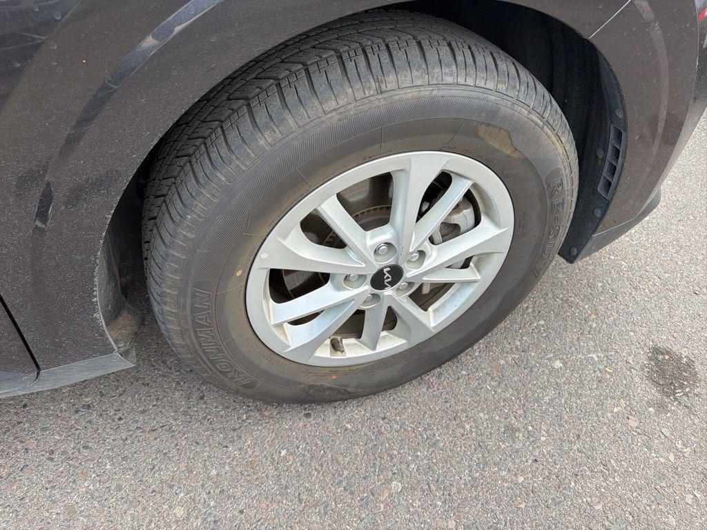 used 2024 Kia Carnival car, priced at $26,800