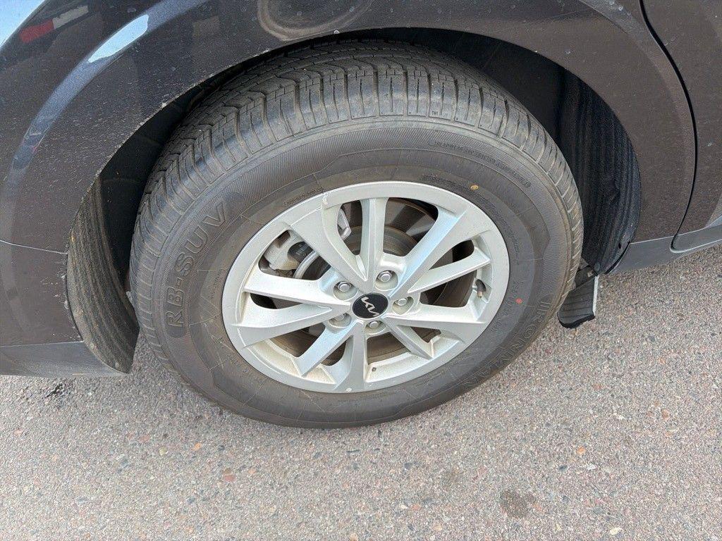 used 2024 Kia Carnival car, priced at $26,800