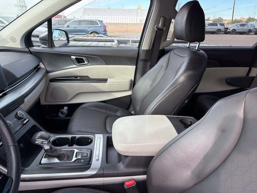 used 2024 Kia Carnival car, priced at $26,800