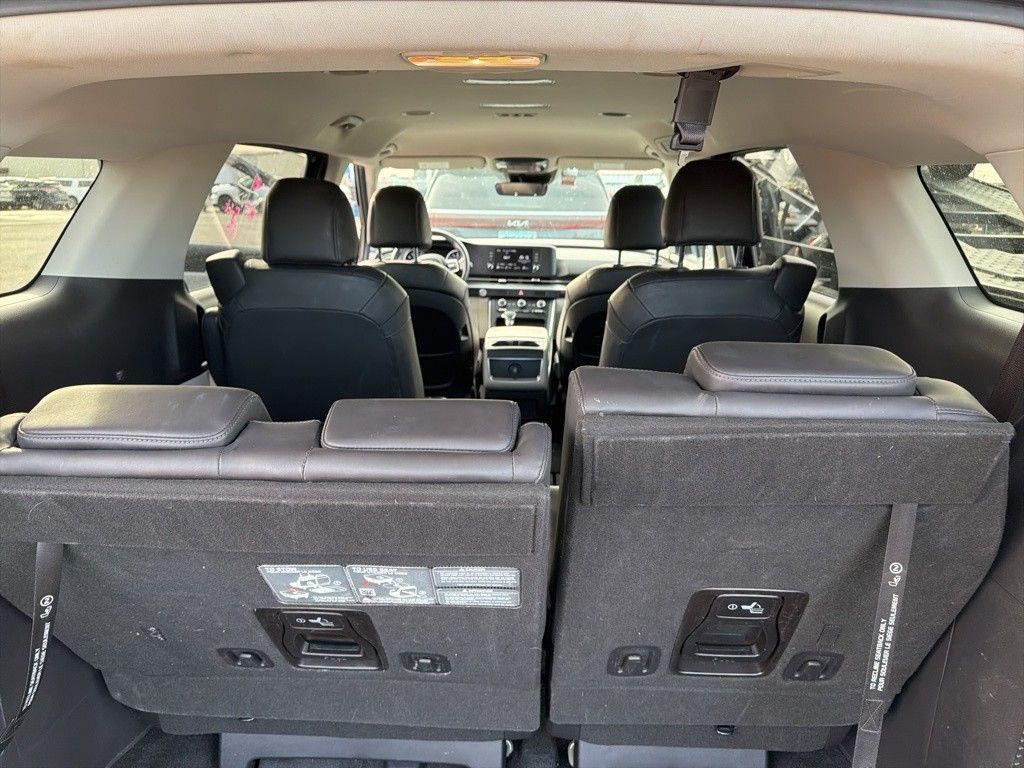 used 2024 Kia Carnival car, priced at $26,800