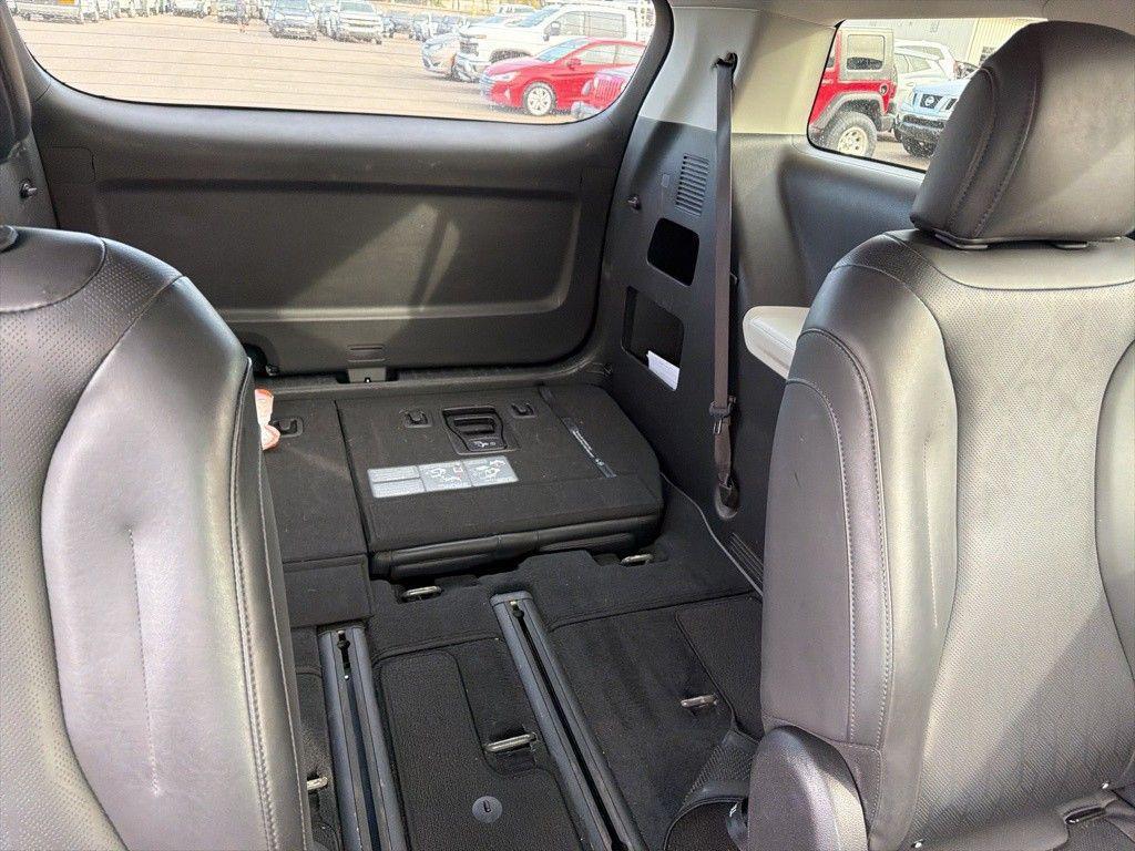 used 2024 Kia Carnival car, priced at $26,800