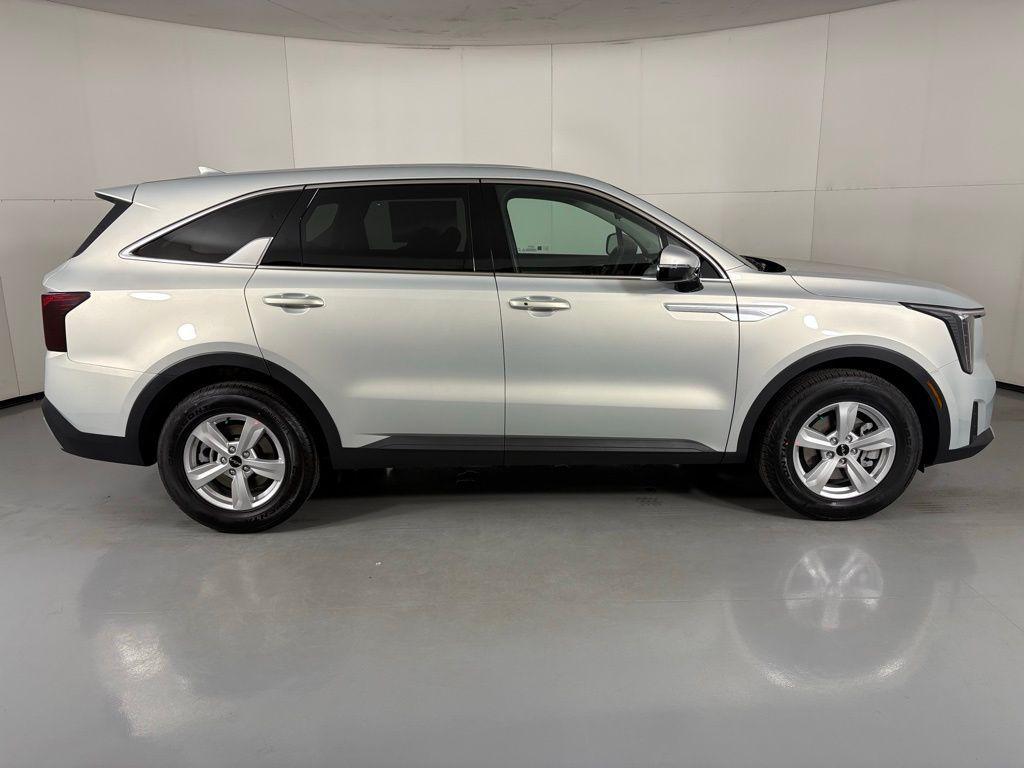new 2026 Kia Sorento car, priced at $33,592