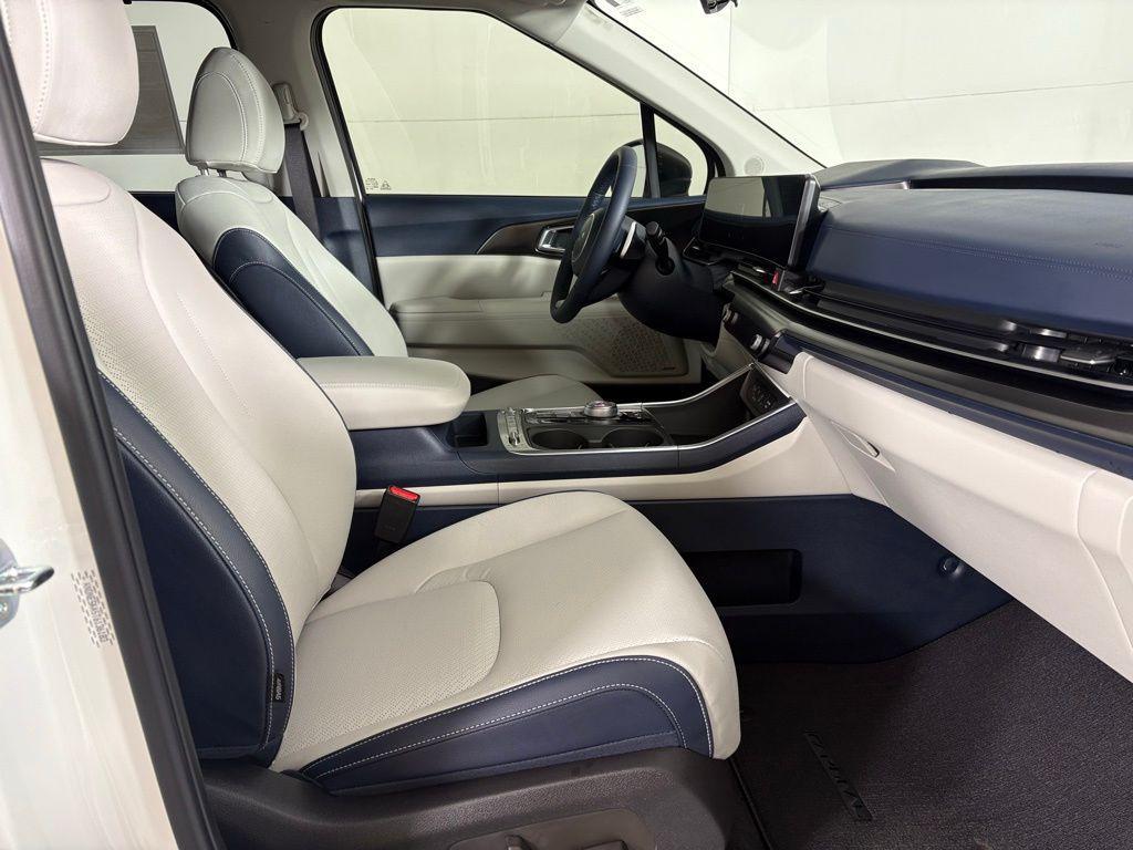 new 2026 Kia Carnival Hybrid car, priced at $54,860