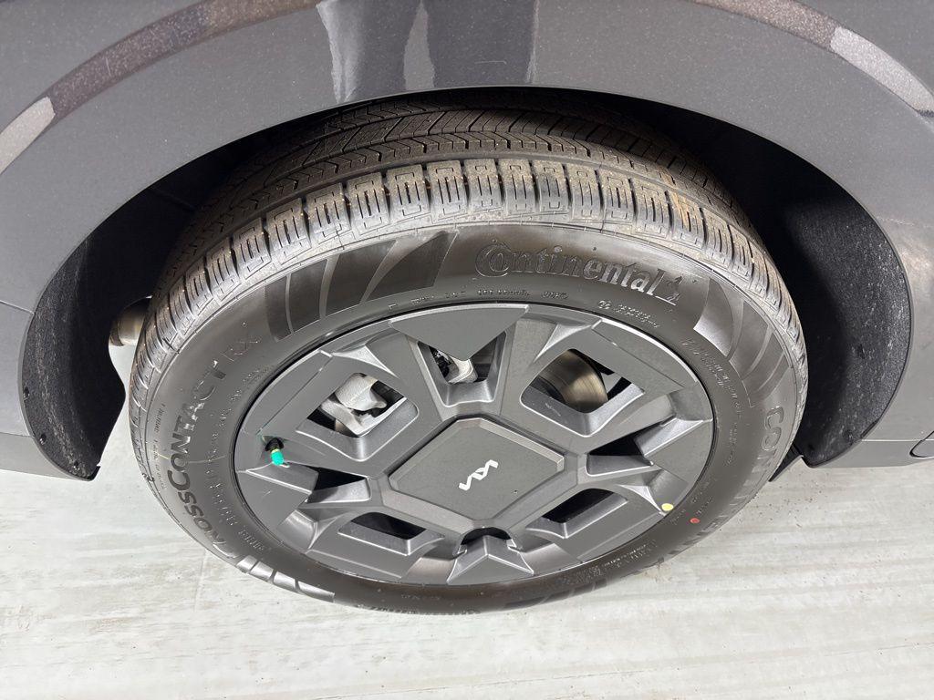 new 2026 Kia Carnival Hybrid car, priced at $43,665