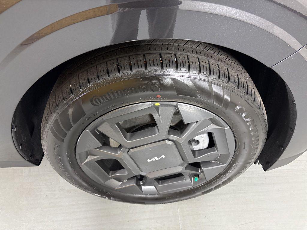 new 2026 Kia Carnival Hybrid car, priced at $43,665