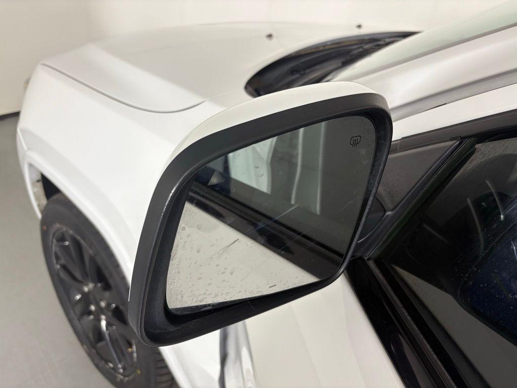 used 2020 Jeep Grand Cherokee car, priced at $14,900