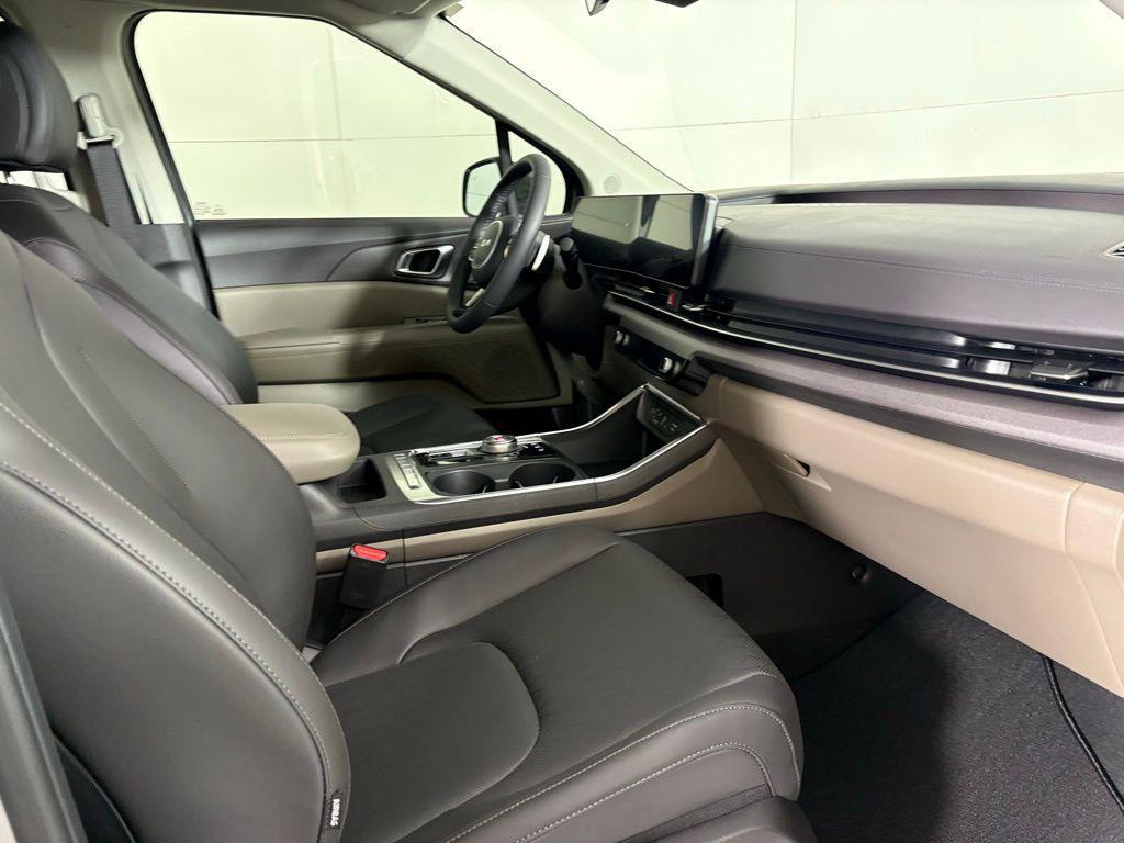 new 2026 Kia Carnival Hybrid car, priced at $45,168