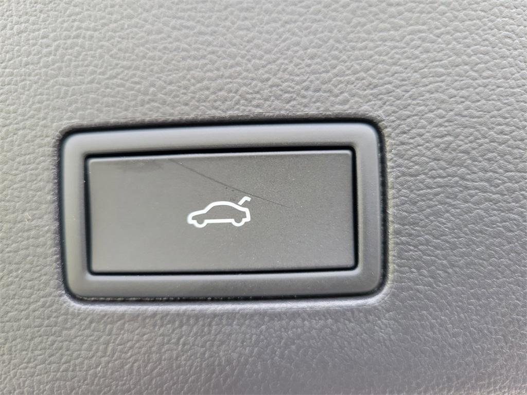 new 2026 Volkswagen Atlas Cross Sport car, priced at $42,511