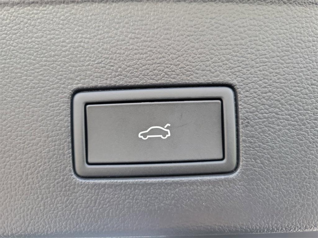 new 2026 Volkswagen Atlas Cross Sport car, priced at $42,511