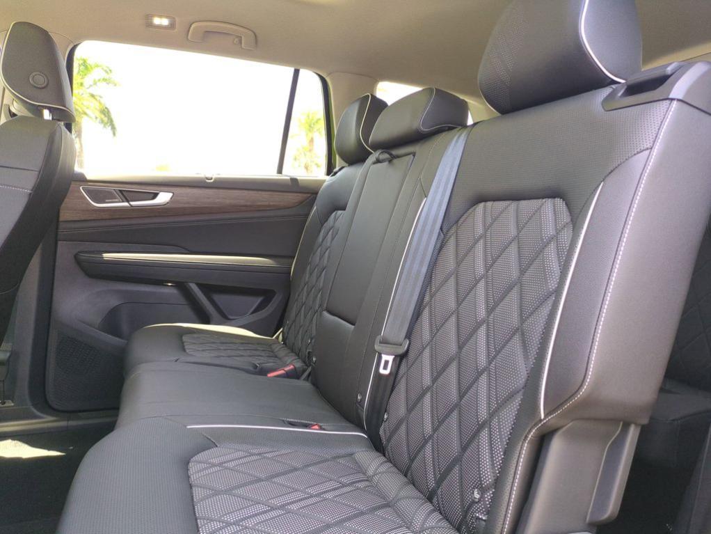 new 2025 Volkswagen Atlas car, priced at $52,932