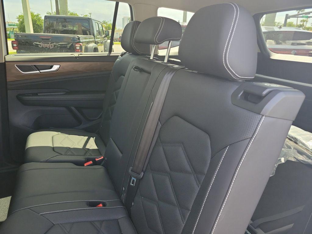 new 2026 Volkswagen Atlas car, priced at $44,437