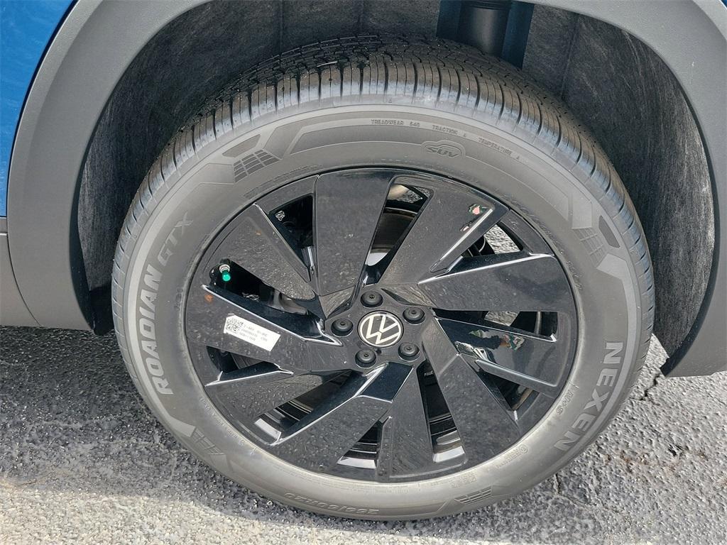 new 2025 Volkswagen Atlas Cross Sport car, priced at $39,437