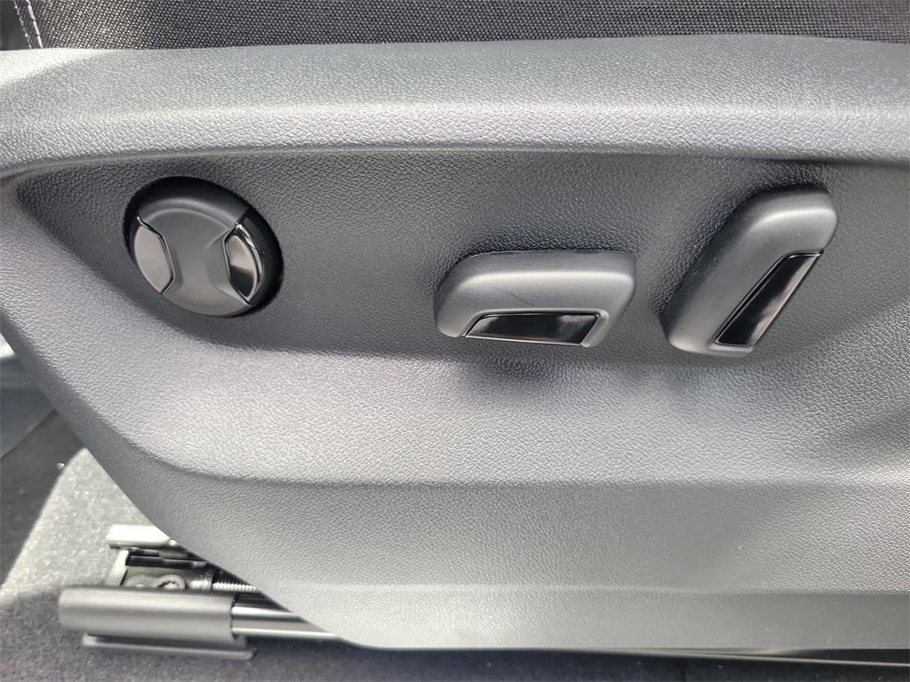 new 2025 Volkswagen Atlas Cross Sport car, priced at $39,437