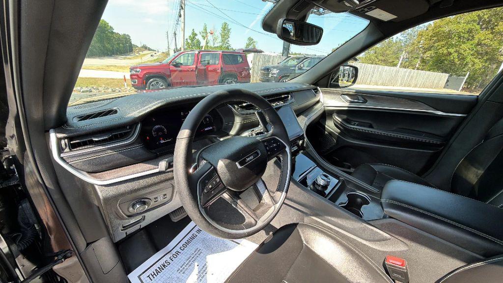 used 2024 Jeep Grand Cherokee car, priced at $35,890