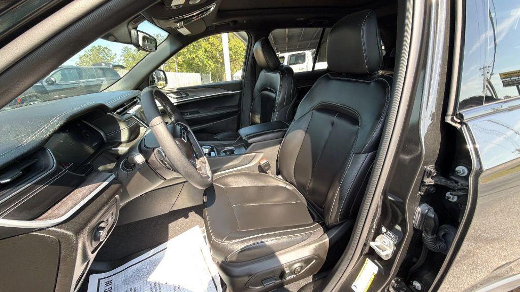 used 2024 Jeep Grand Cherokee car, priced at $35,890
